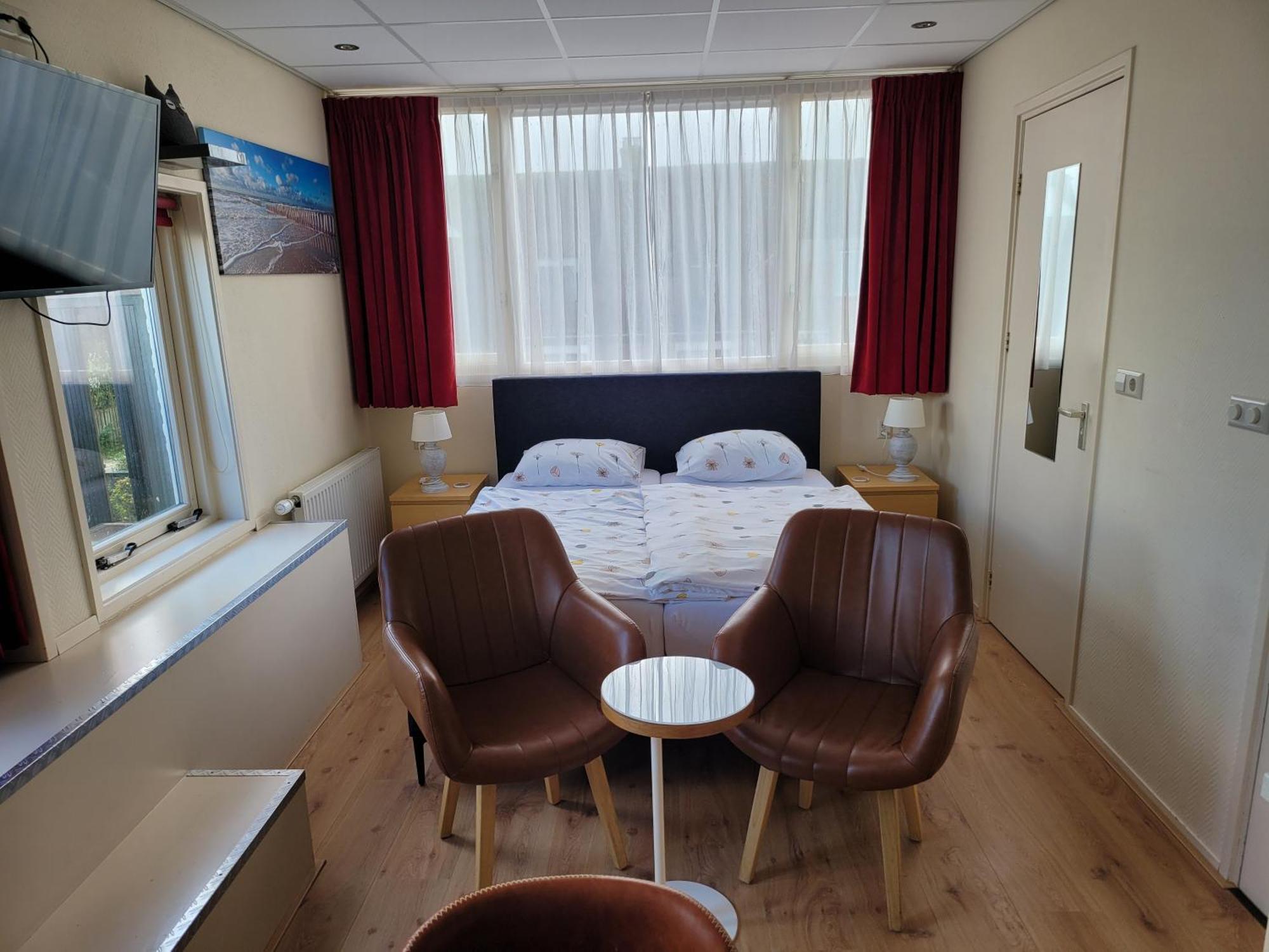Pension Canberra Bergen aan Zee Exterior photo